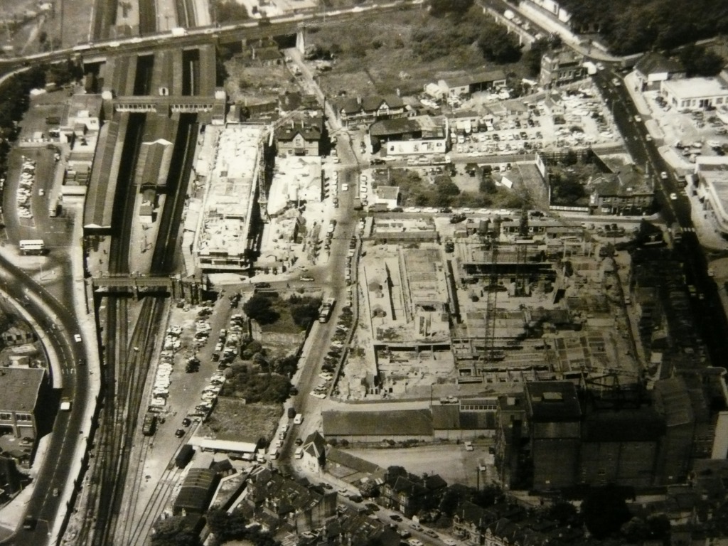 Cropped Image of 1967 showing the construction of Overline House and Wyndham Court. Blechynden Terrace runs vertically through the centre of this image, with Commercial Rd at the far right. Image: SCC Local Studies & Maritime Aerial Collection.