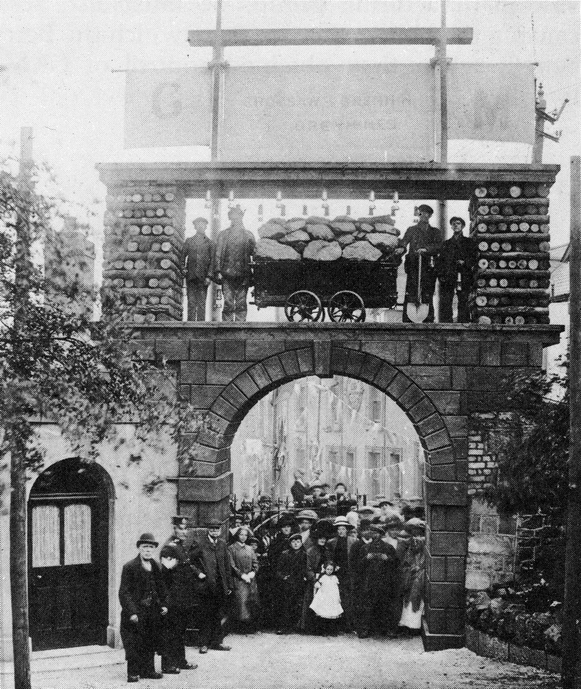 The Coal Arch - erected for the visit of King George V and Queen Mary in 1912. Image by permission of http://www.alangeorge.co.uk/