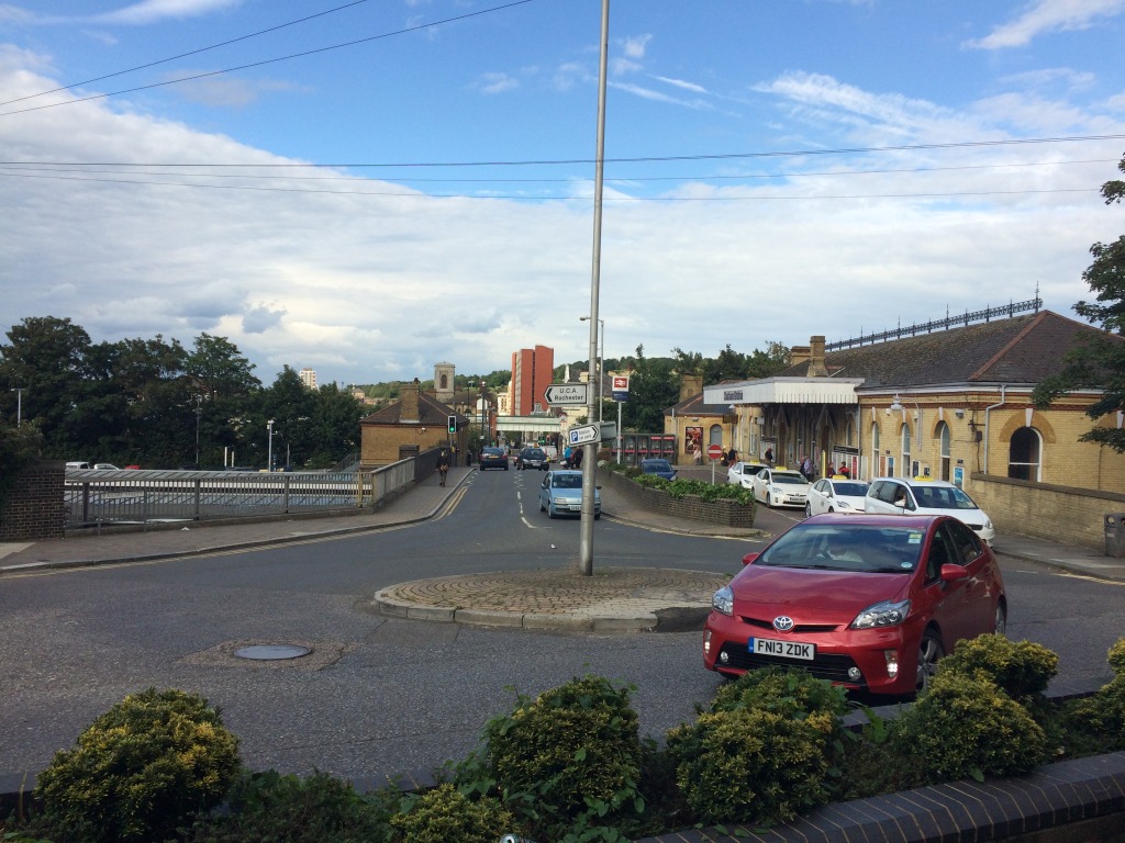 Chatham Railway Station and Railway Street looking from Ordnance Terrace. Image:Christopher Tipping